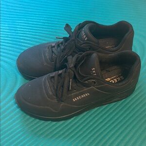 Women’s Skechers Black Low-Top Sneakers - Women’s Size 9